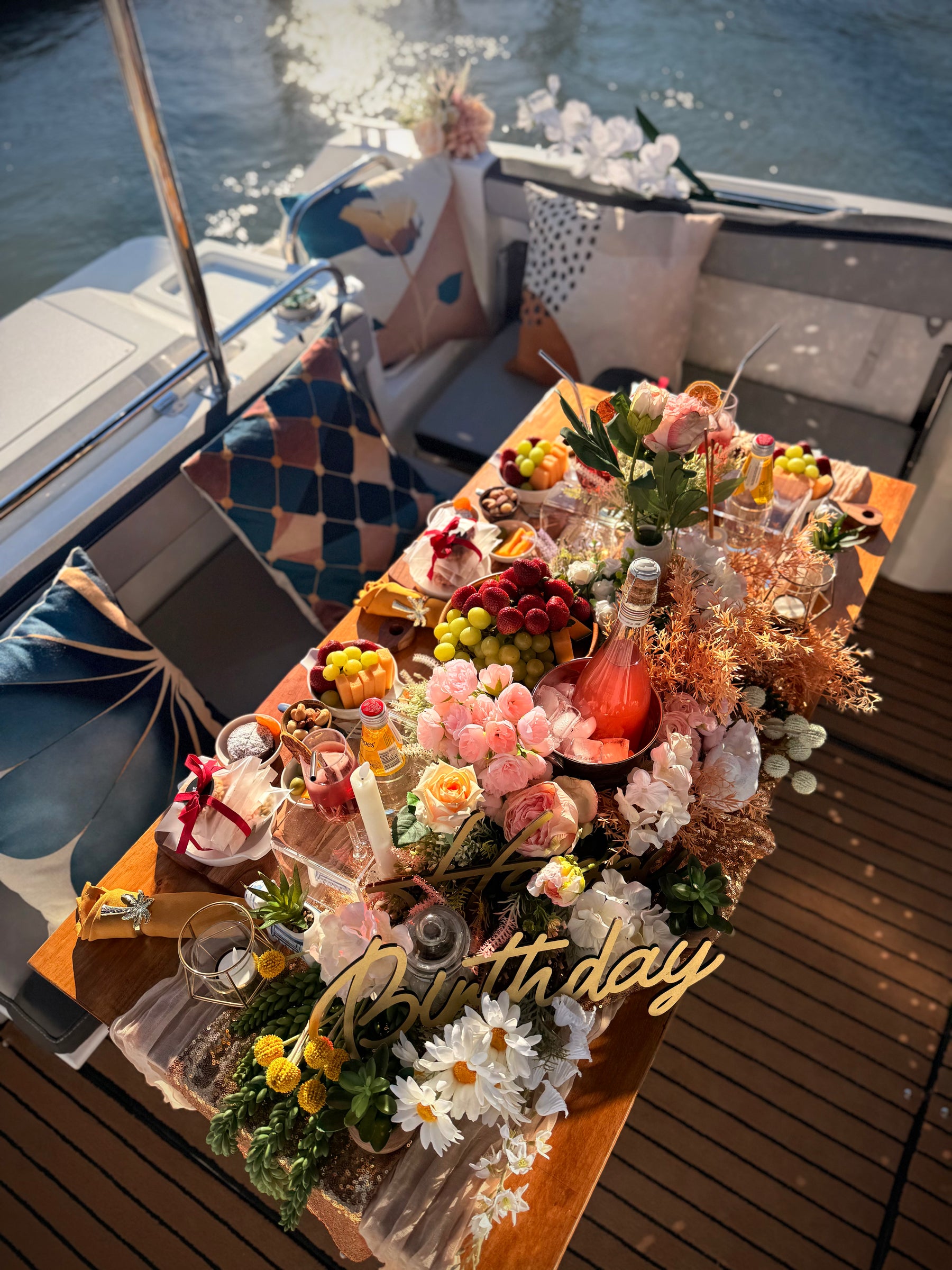 Signature private boat picnic — photo 2